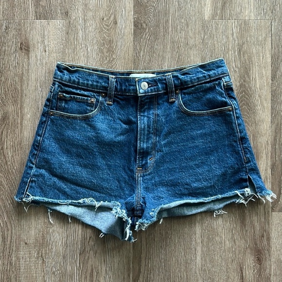 Abercrombie. Mom shorts. 27/4. Like new. - Picture 1 of 5